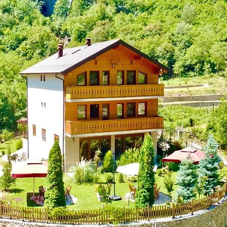 Vila Alexander B&B Вальбоне Екстер'єр фото