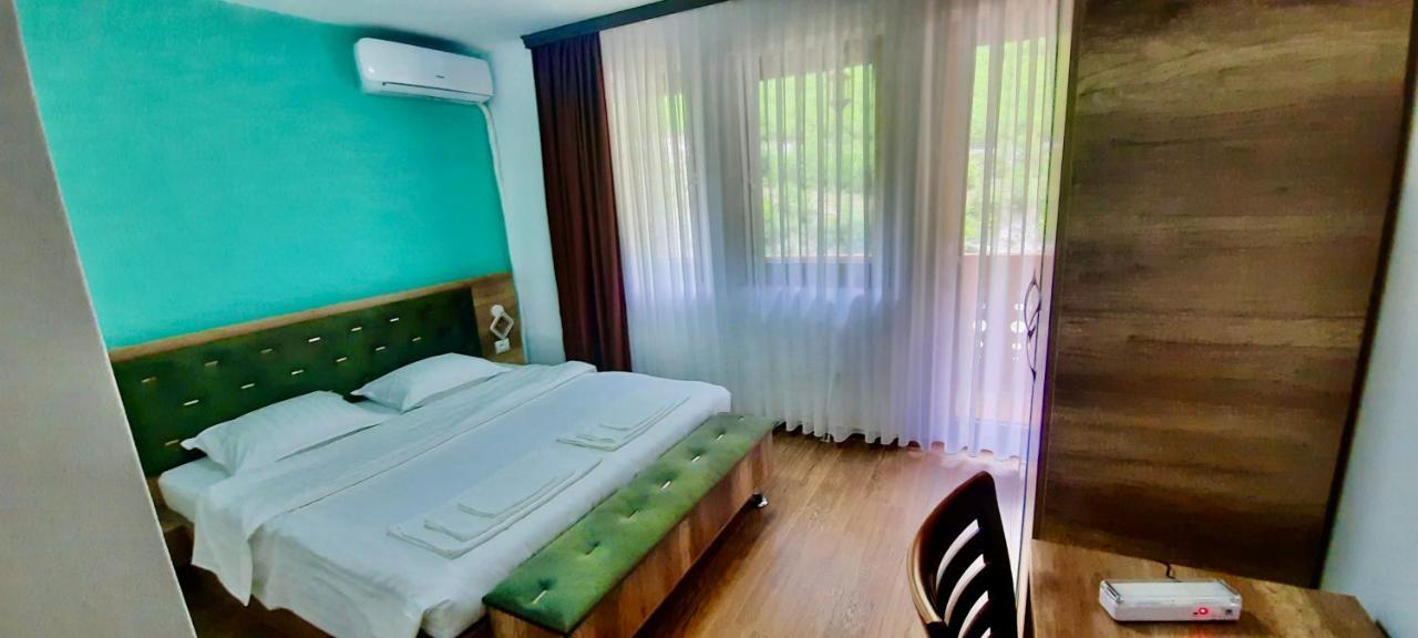 Vila Alexander B&B Вальбоне Екстер'єр фото
