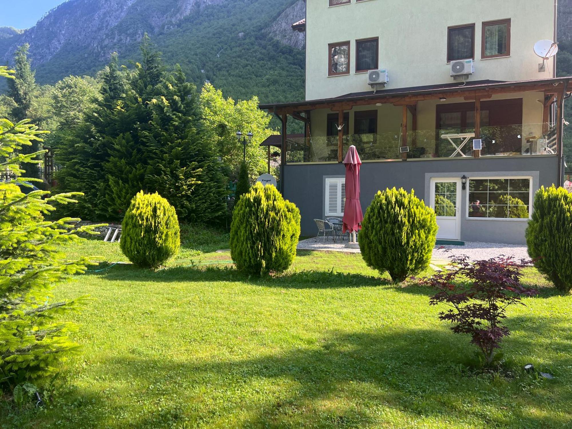 Vila Alexander B&B Вальбоне Екстер'єр фото