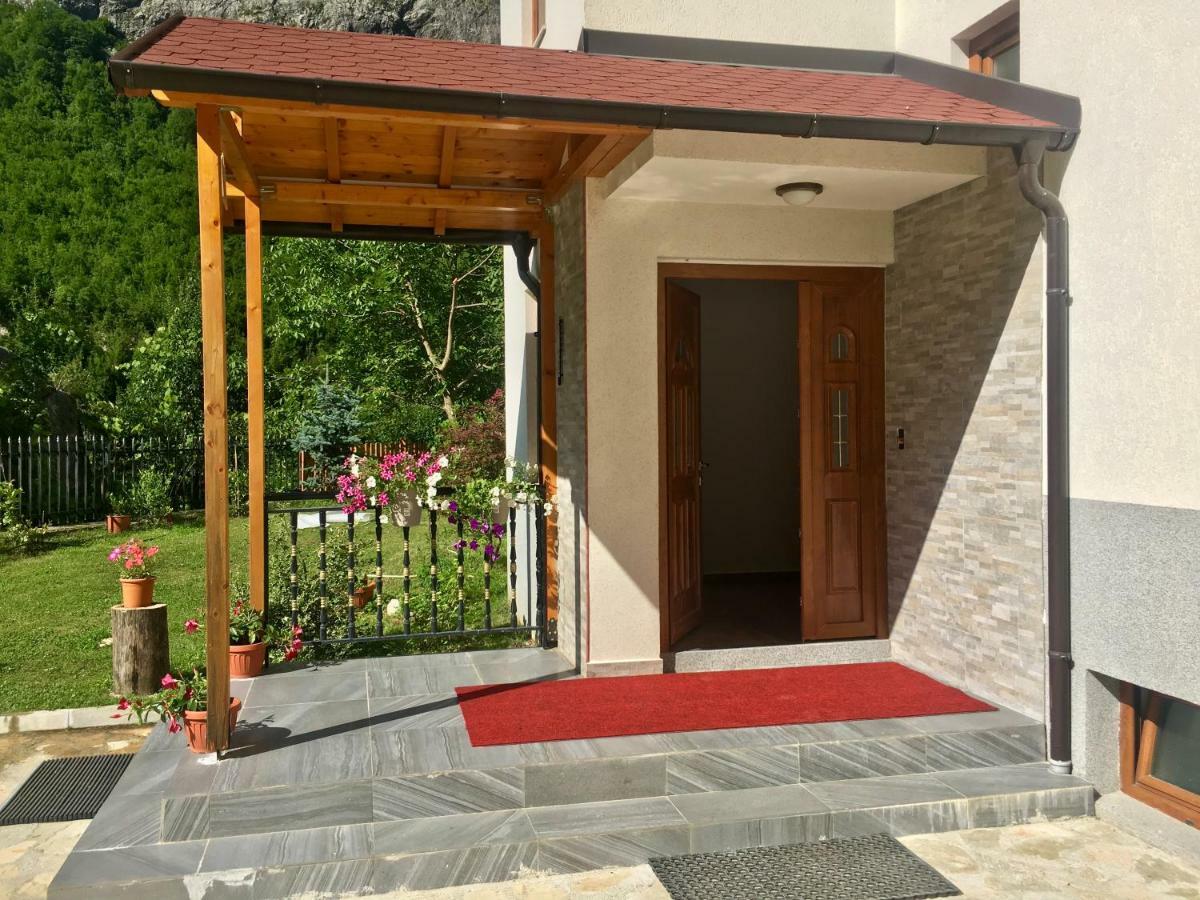 Vila Alexander B&B Вальбоне Екстер'єр фото