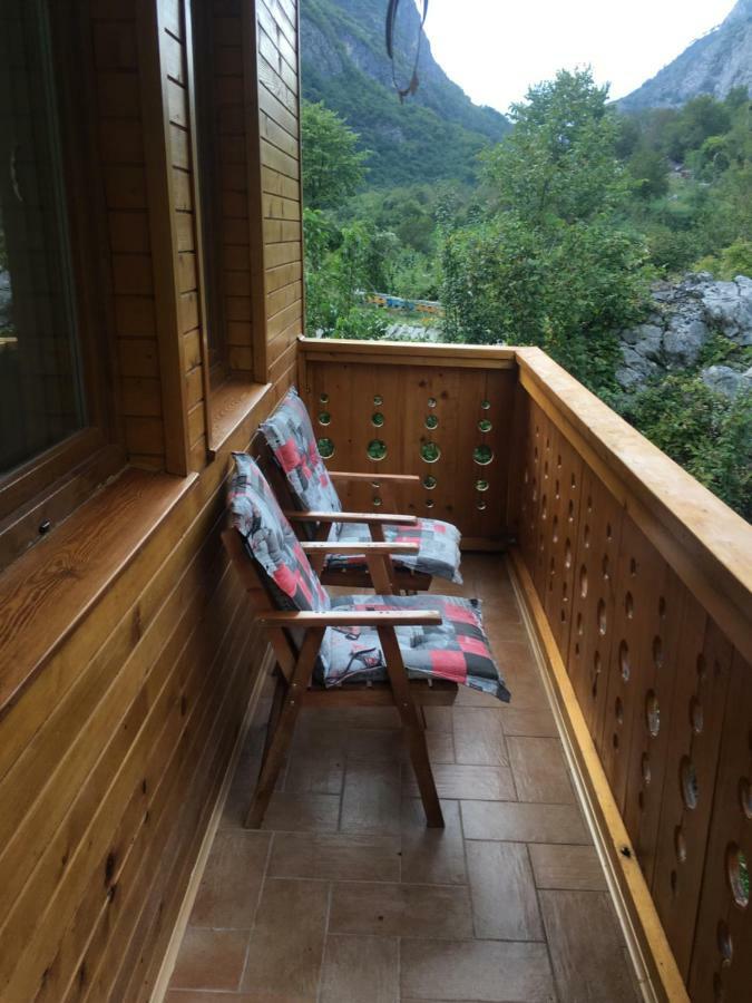 Vila Alexander B&B Вальбоне Екстер'єр фото